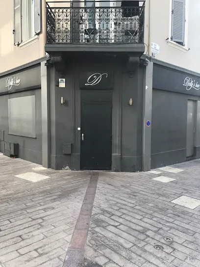 Dolly's Bar